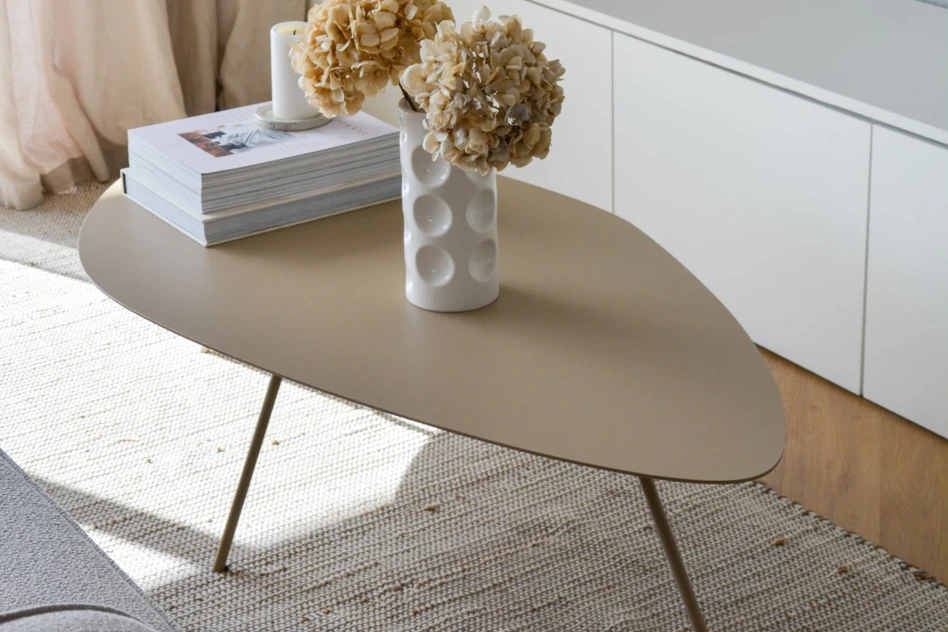 Salontafel Rosemary grijsbeige in woonkamer
