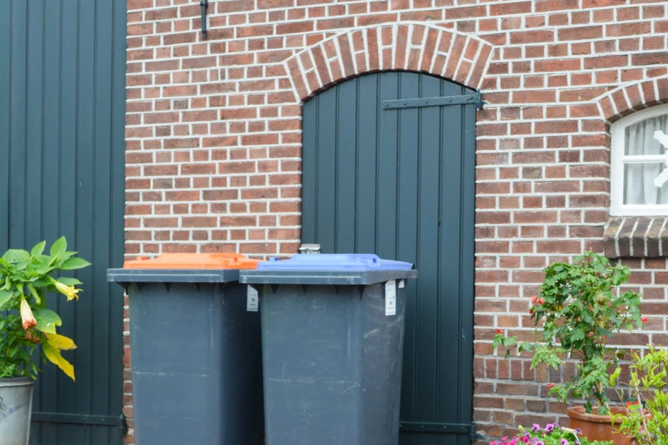Twee containers zonder container ombouw (before foto)