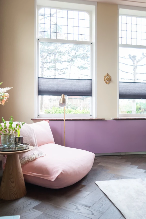 After: radiator with radiator cover from Sentimo in RAL 4009