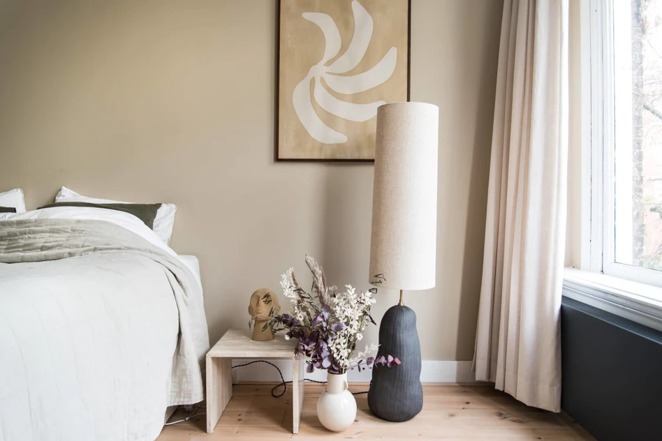 Radiator cover Sentimo in bedroom