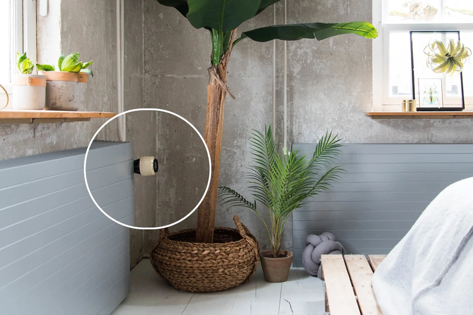 Radiator cover with knob
