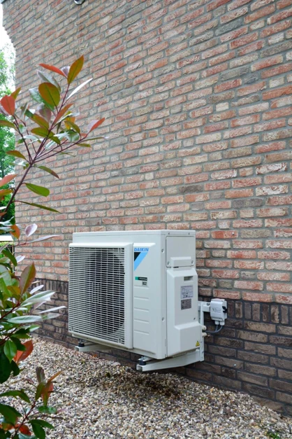 Before: airco without BreezeBox cover