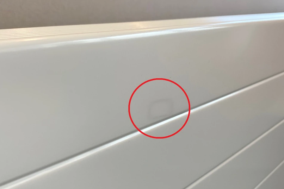 Radiator cover with dust stain